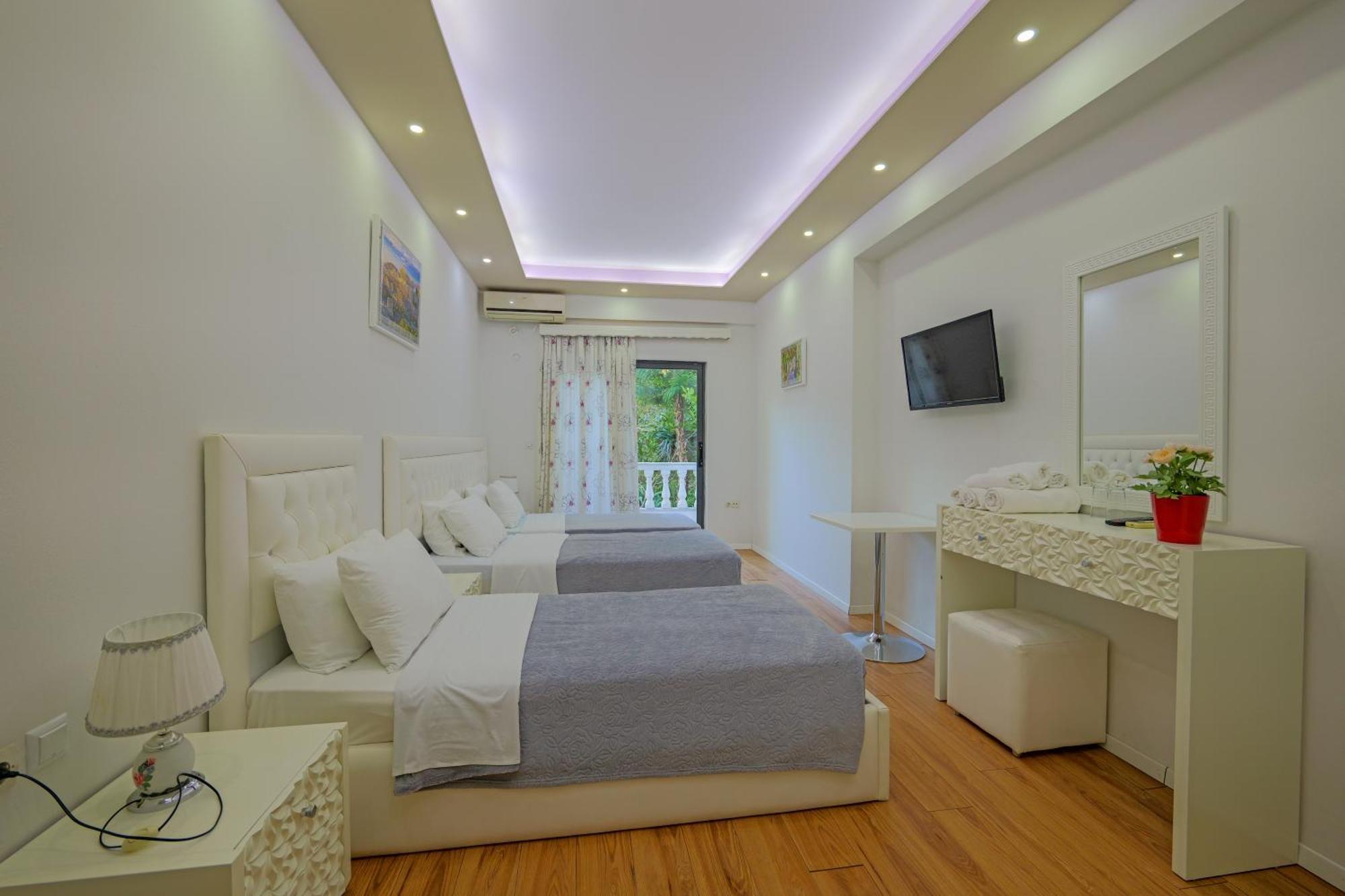 Hotel Iliria Sarande Exterior photo