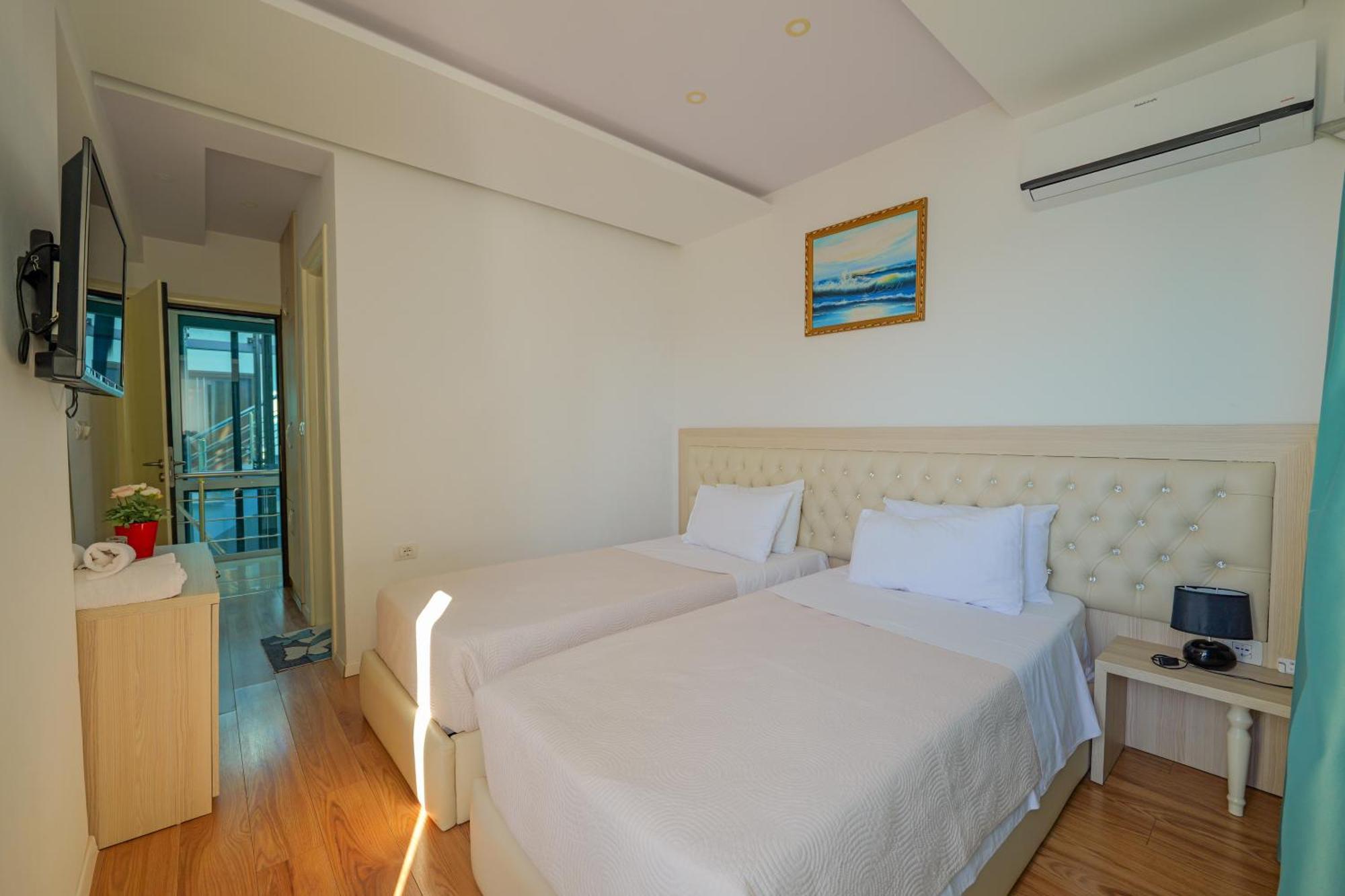 Hotel Iliria Sarande Exterior photo