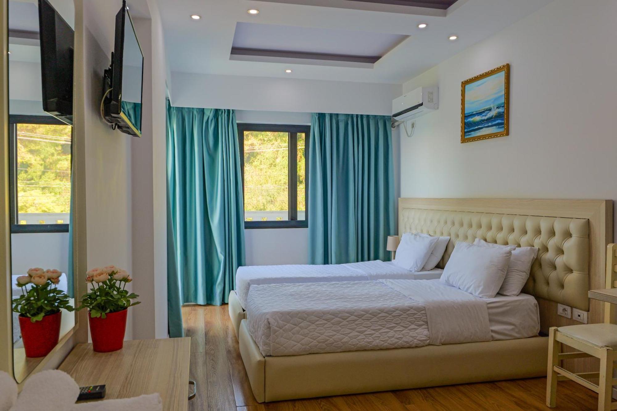 Hotel Iliria Sarande Exterior photo