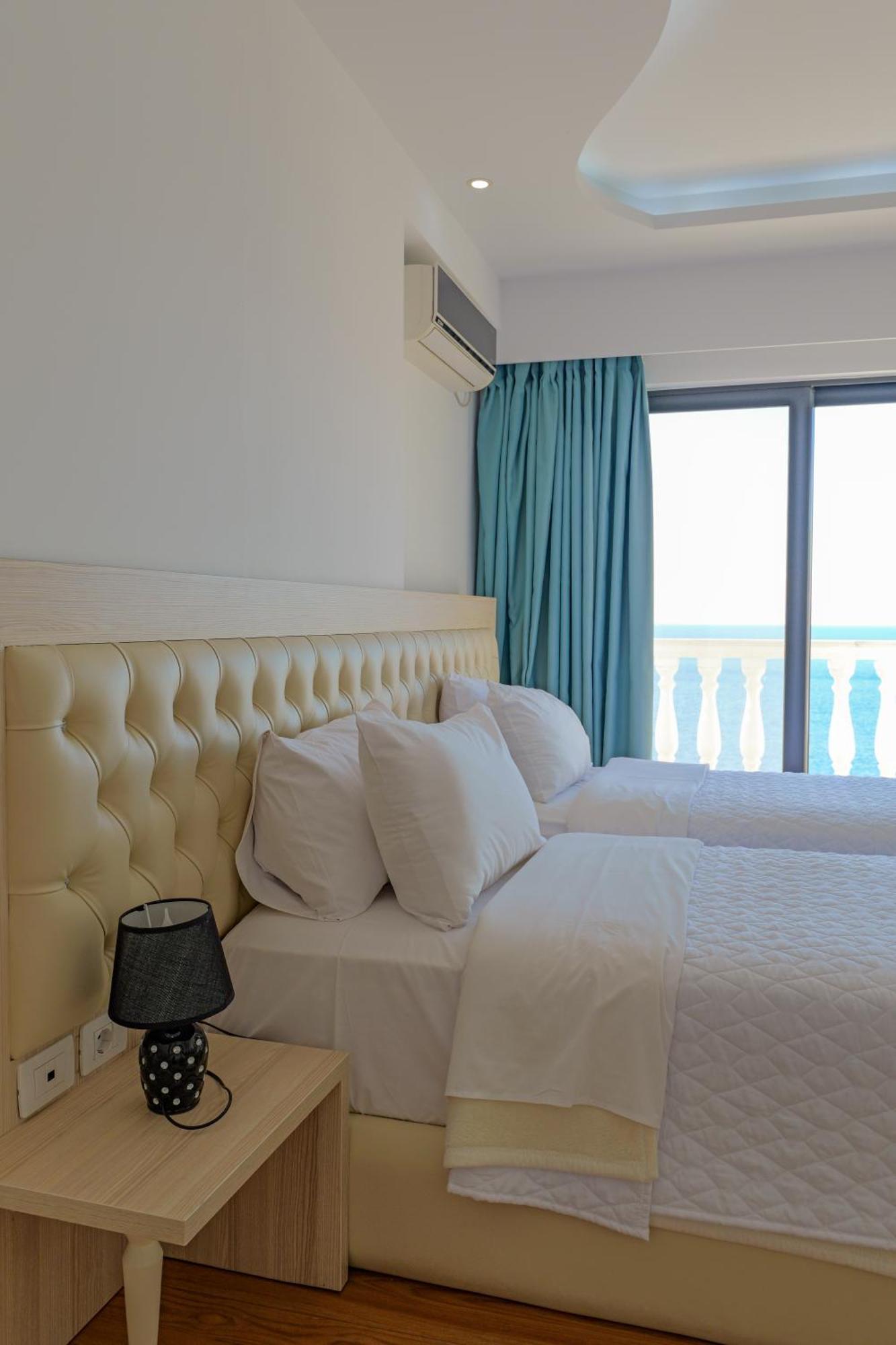 Hotel Iliria Sarande Exterior photo